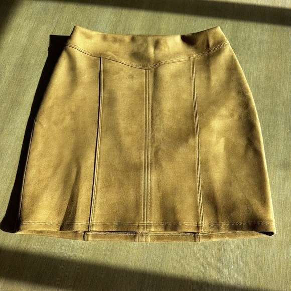 White House Black Market tan faux suede pencil Skirt 2 - Picture 1 of 7